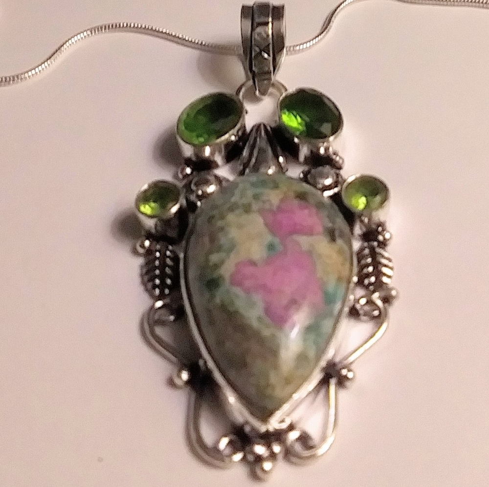 Stunning 925 Sterling Silver Ruby Fuchsite Peridot Necklace
